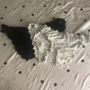 Cheeky ruffled bikini bottoms